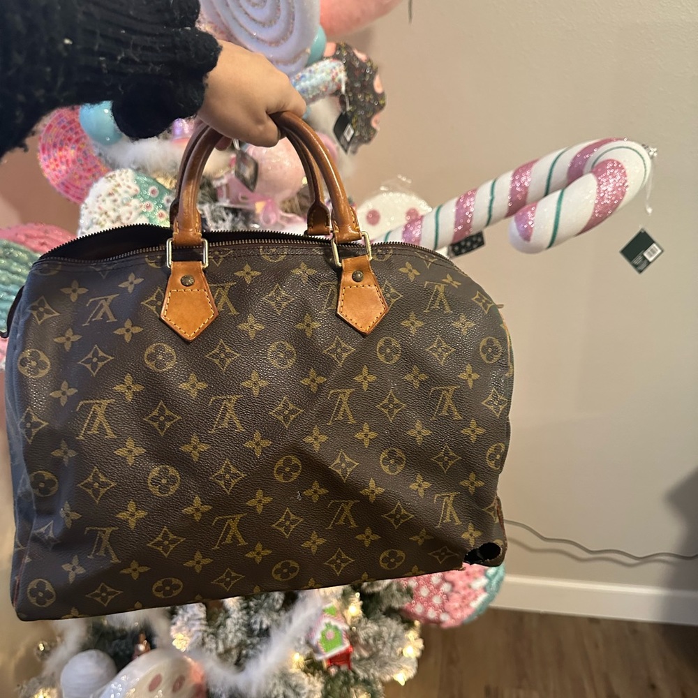 Authentic Louis Vuitton speedy bag